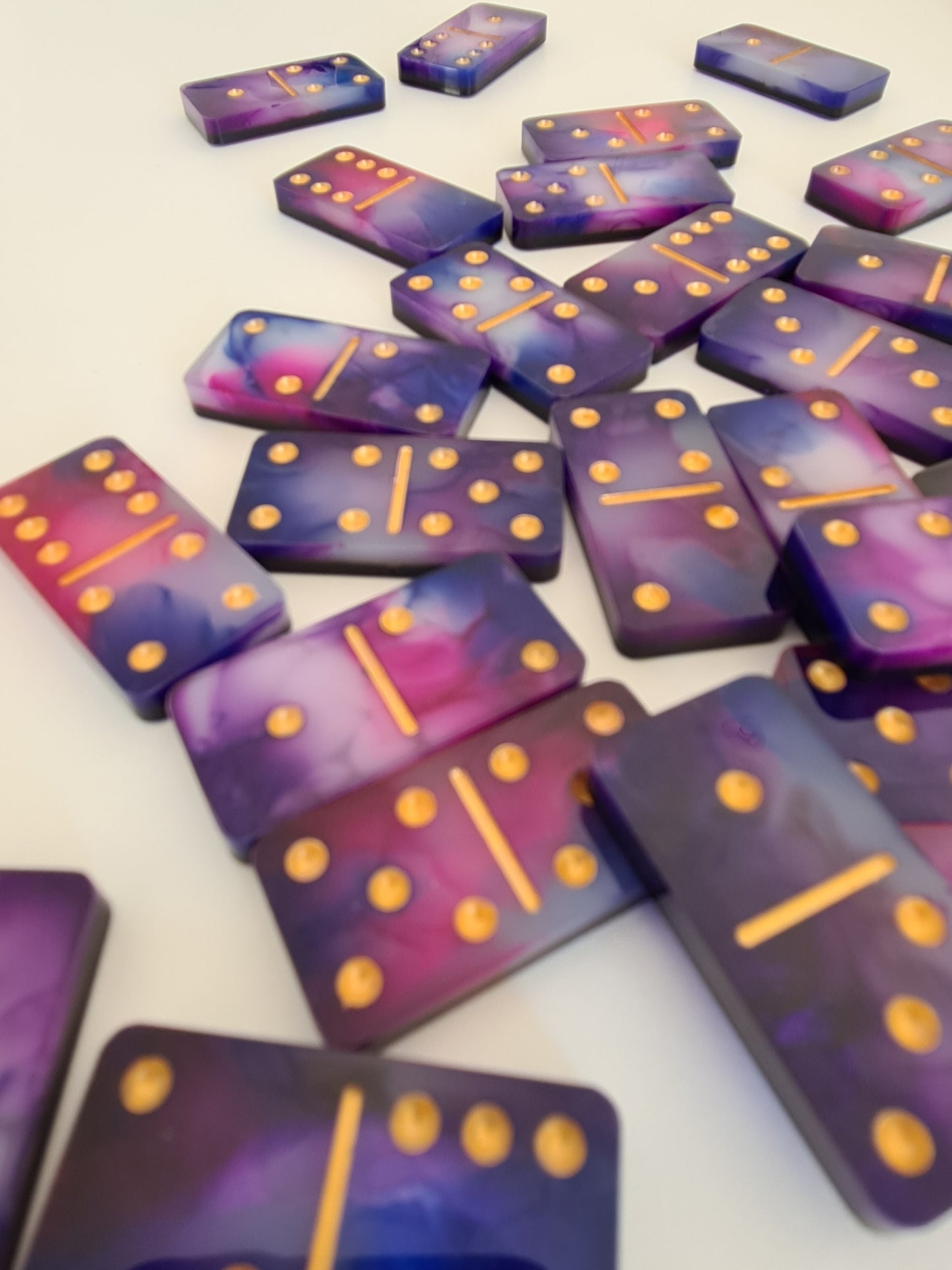 Jeu de dominos rose violet et doré
