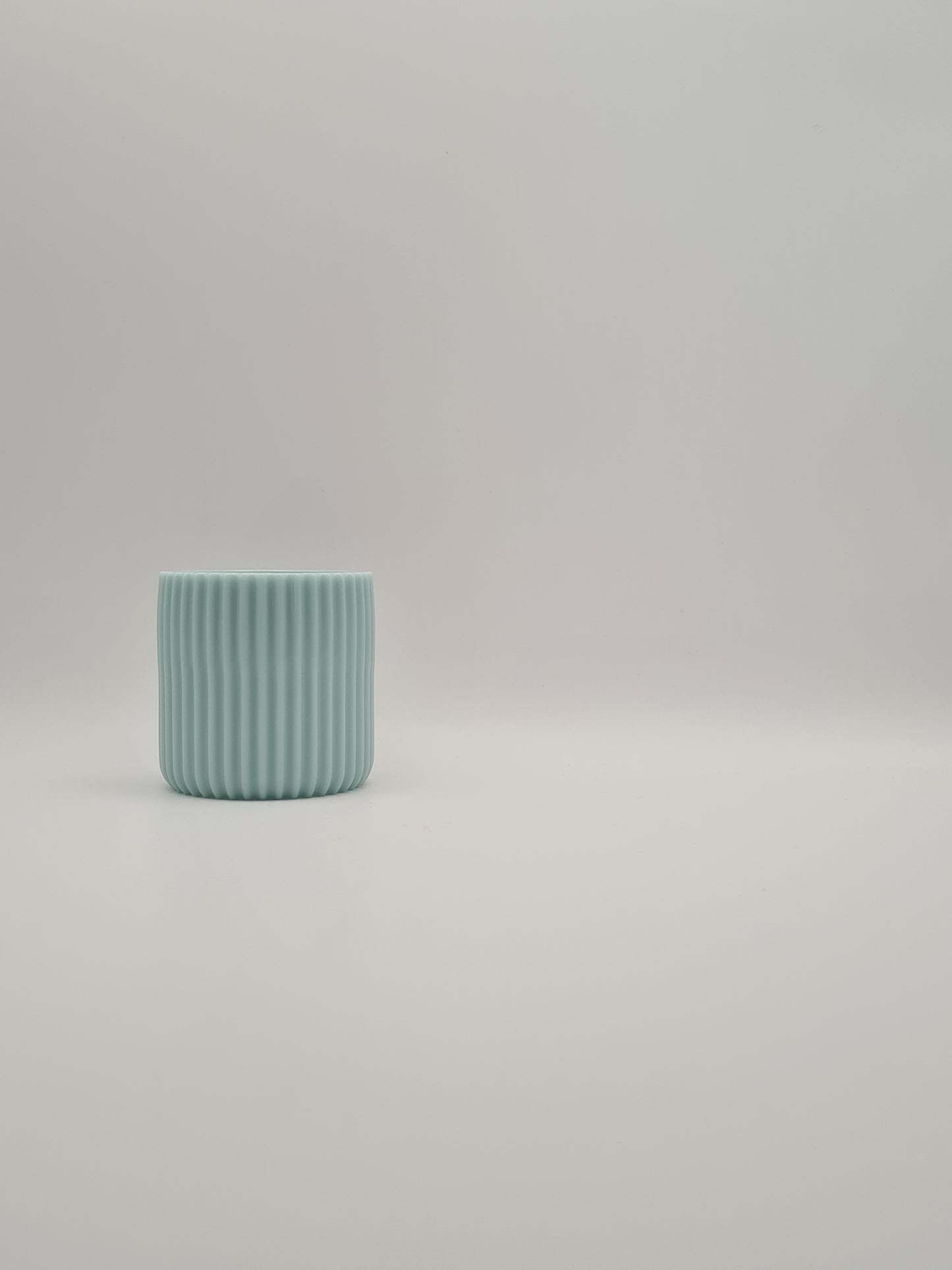 un pot cannelé bleu pour s'organiser