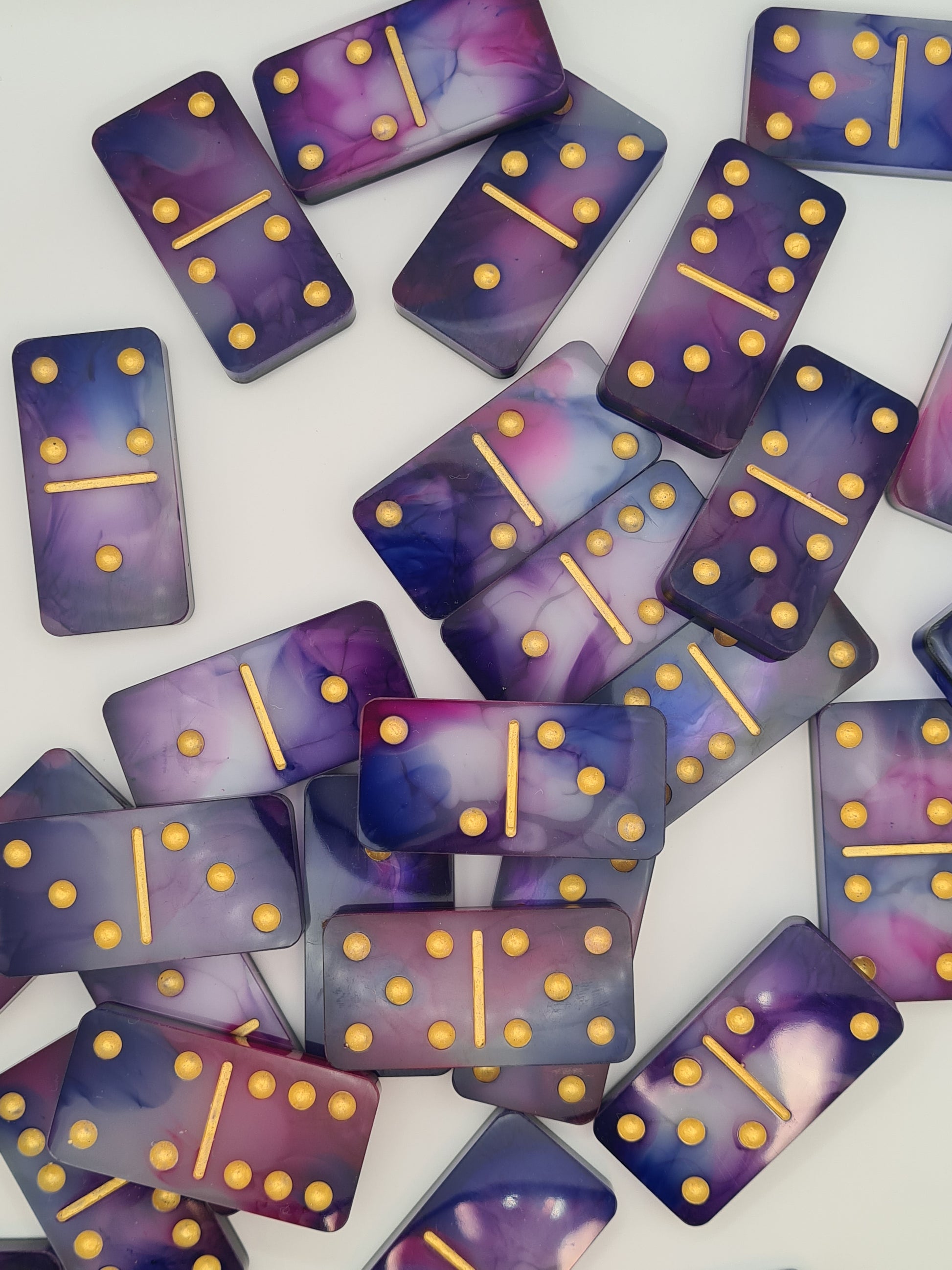 Dominos rose violet bleu et doré
