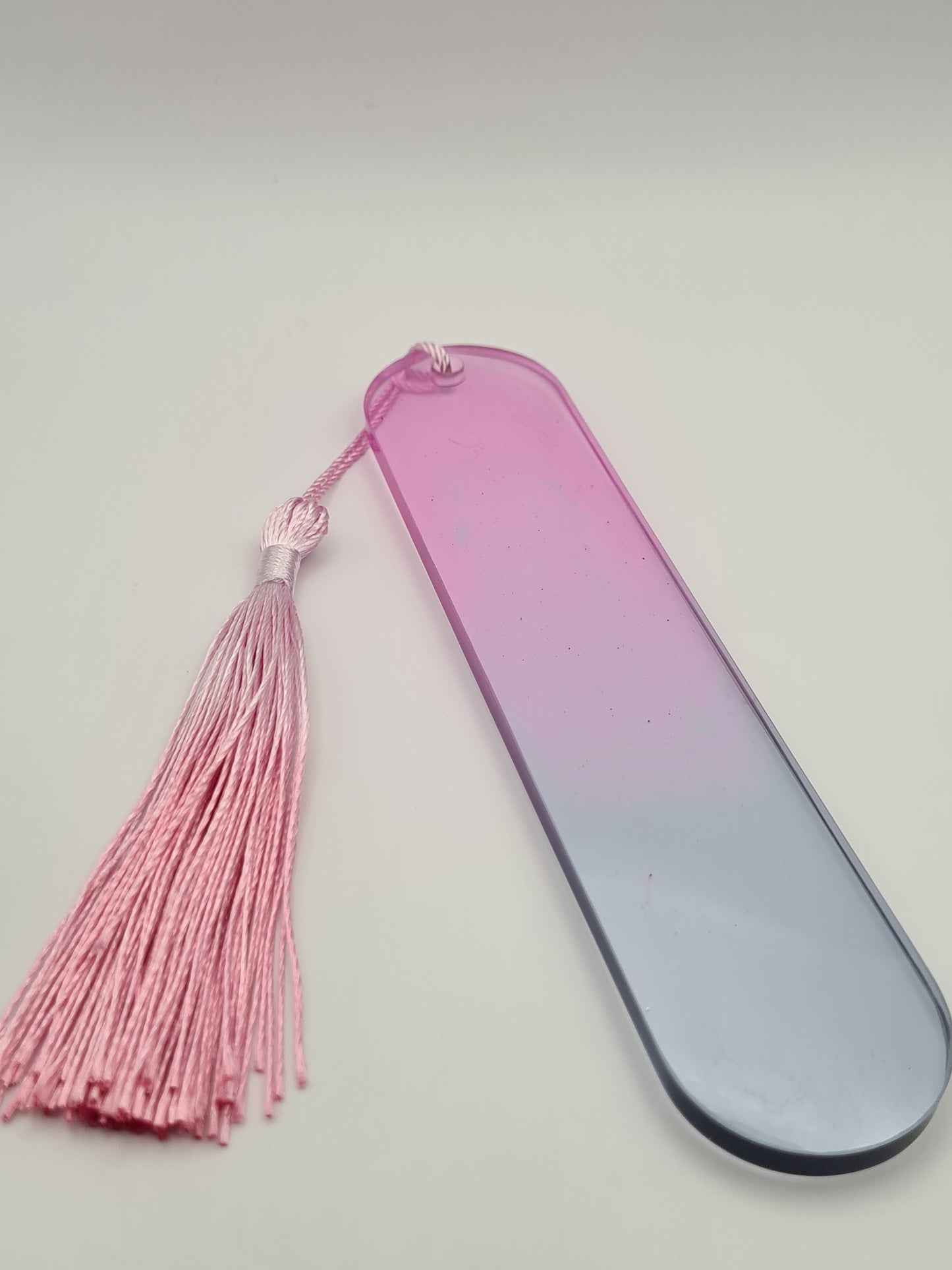 Marque page en resine bleu et rose transparent