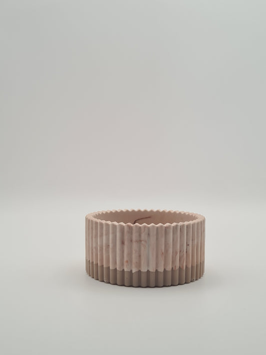 Petit pot cannelé en resine et jesmonite beige
