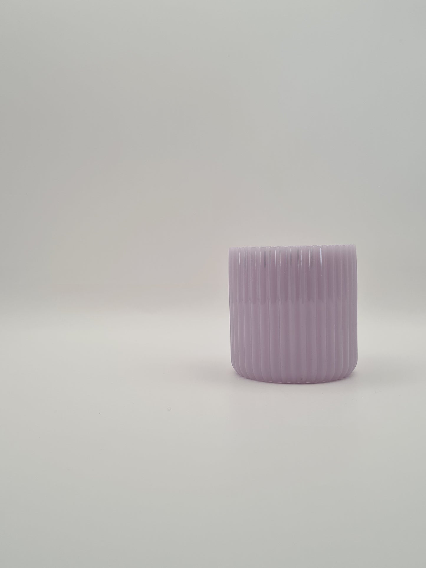un pot cannelé violet pour s'organiser 